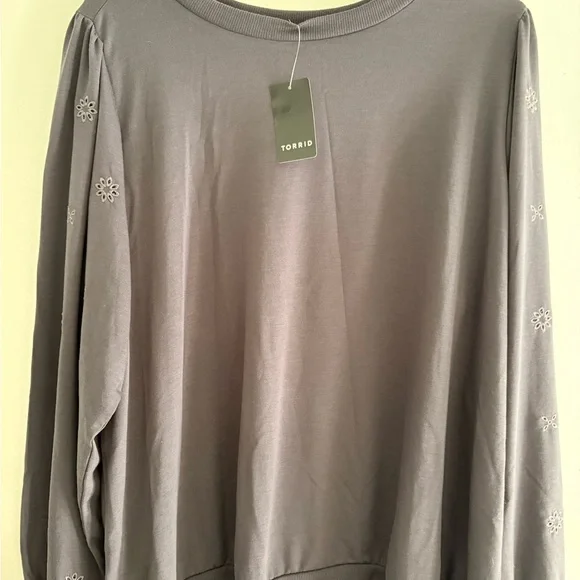 Torrid Eyelet Sleeve Sweatshirt 2X Grey Lightweight - Picture 3 of 6